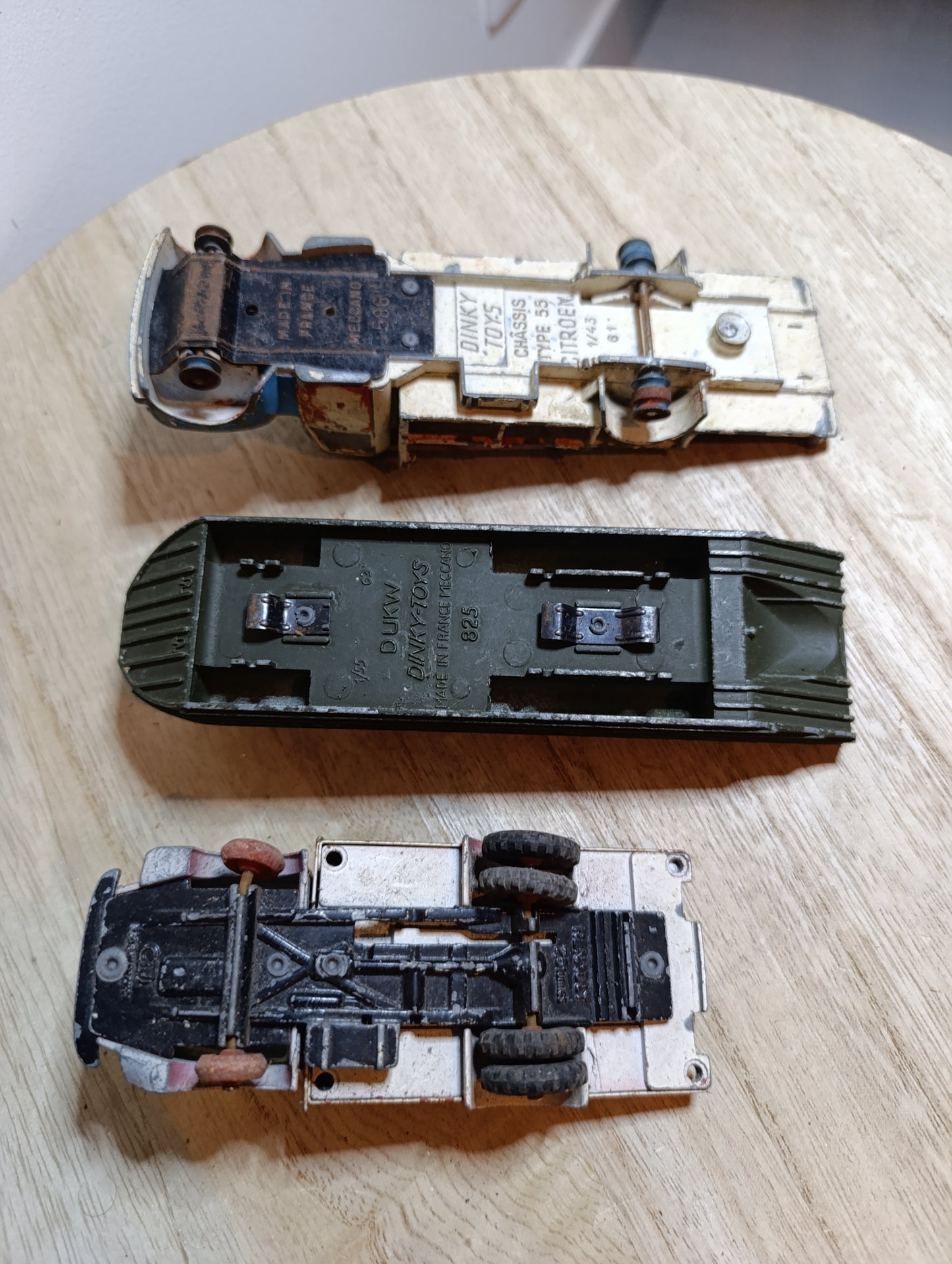 Citroën HY Dinky Toys + Austin Healey + Porte-char militaire – lot de 3 miniatures à restaurer