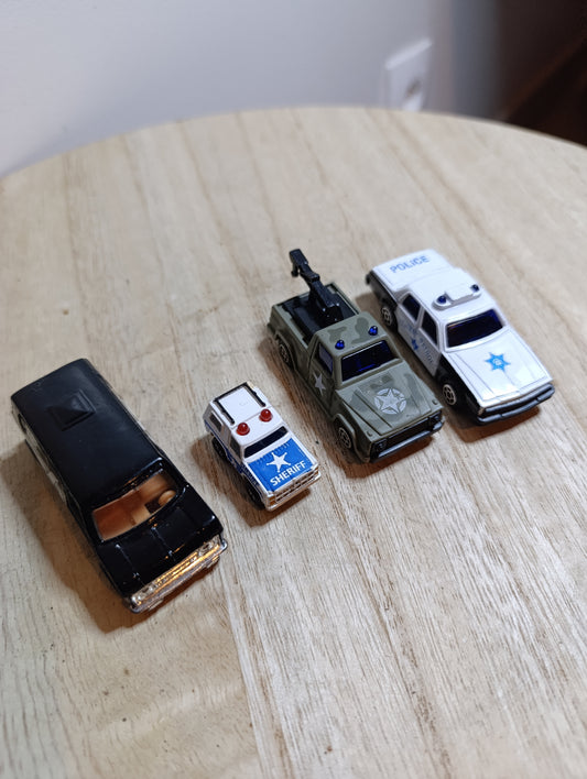 Lot de 3 petites voitures rétro-friction + 1 miniature