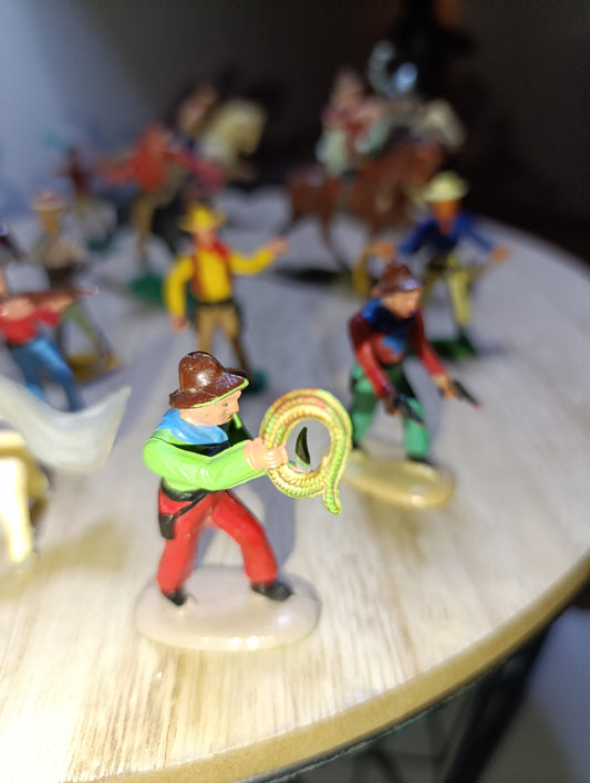 Lot de jouets Starlux Cowboys & Indiens – plastique années 30-60