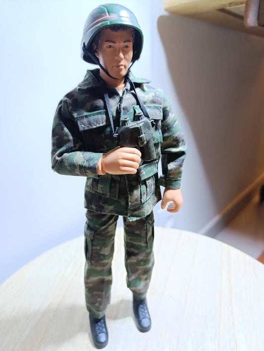 Grande figurine articulée