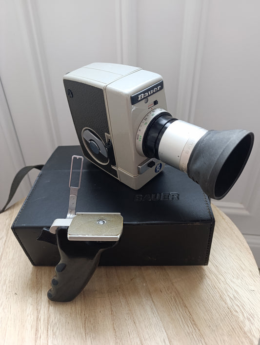 Caméra vintage BAUER C4 Super 8 avec poignée et mallette rigide