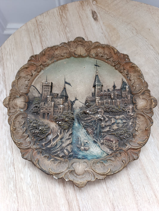 Lot de 2 plats muraux en plâtre moulé – Châteaux anciens reliefs 3D