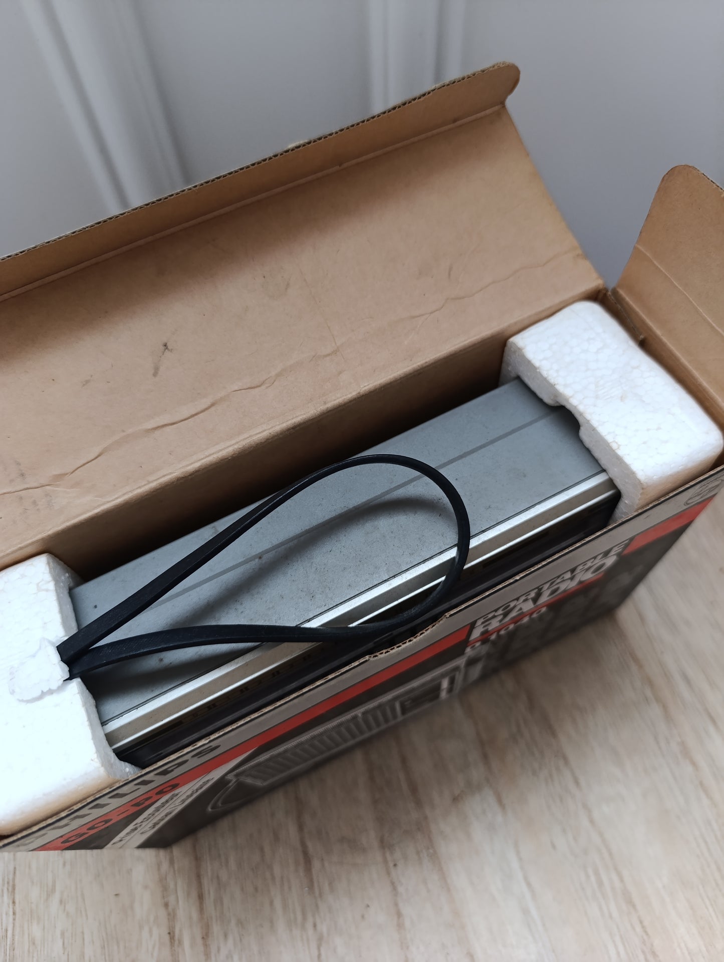 Radio vintage Philips D-1040 avec boîte et écouteur – 1980s