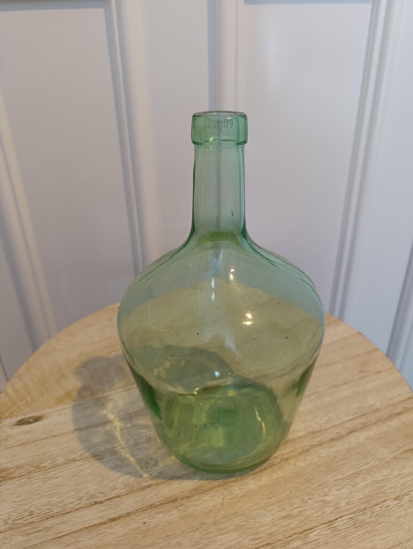Ancienne bouteille verte en verre bullé – Marquée VIRENAL