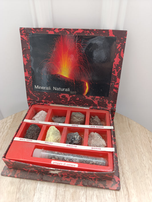 Coffret vintage Minérali Naturali – 9 échantillons volcaniques + fiole de cendres