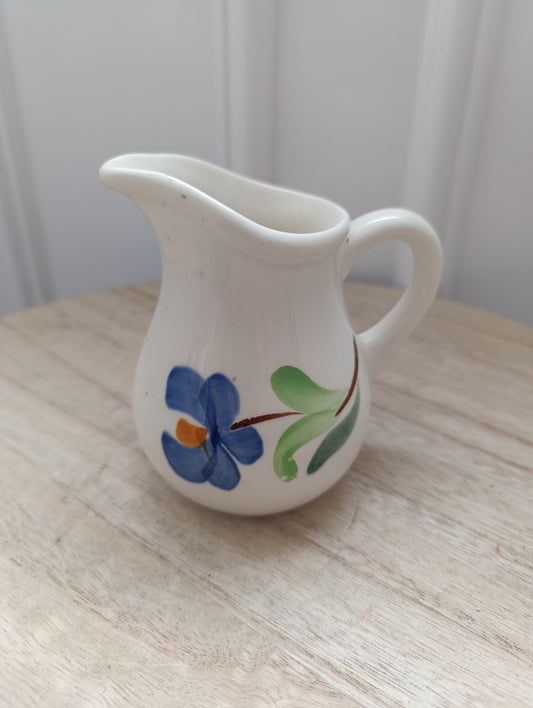 Petit pichet en faïence de Gien – décor floral peint main – 12 cm