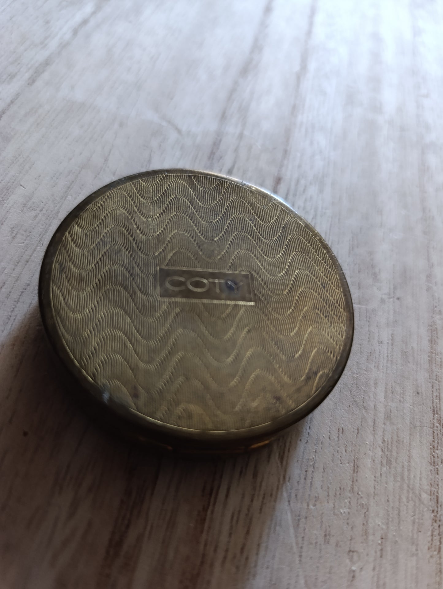 Boîte à poudre ancienne – décor paysage nacré – 5 cm