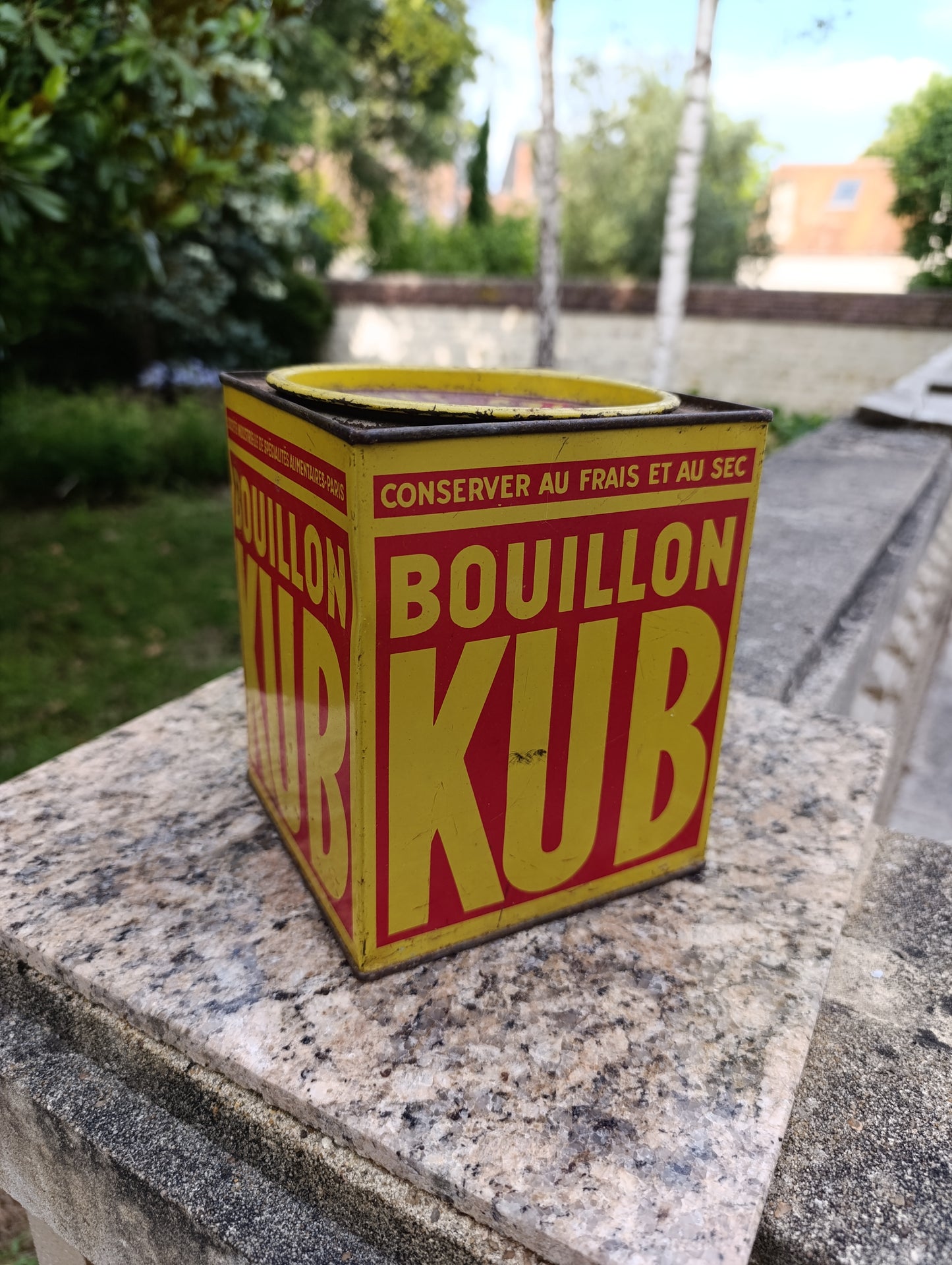Boîte métal publicitaire ancienne Bouillon Kub – Grand modèle