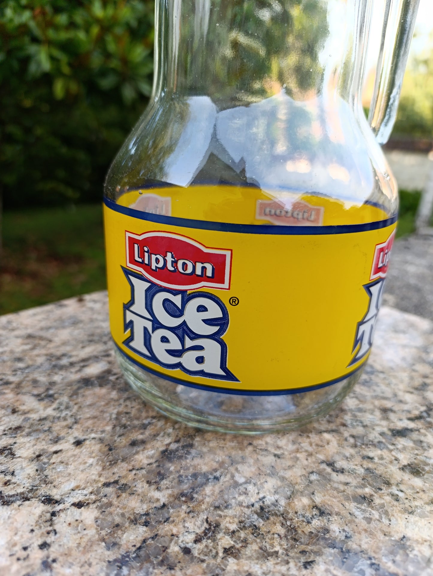 Carafe publicitaire Lipton Ice Tea avec bouchon jaune
