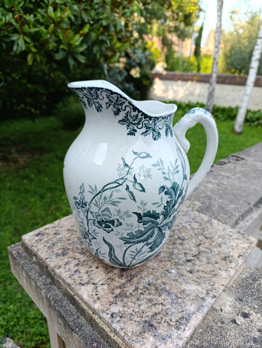 Ancien grand pichet fleuri en faïence verte – 27 cm
