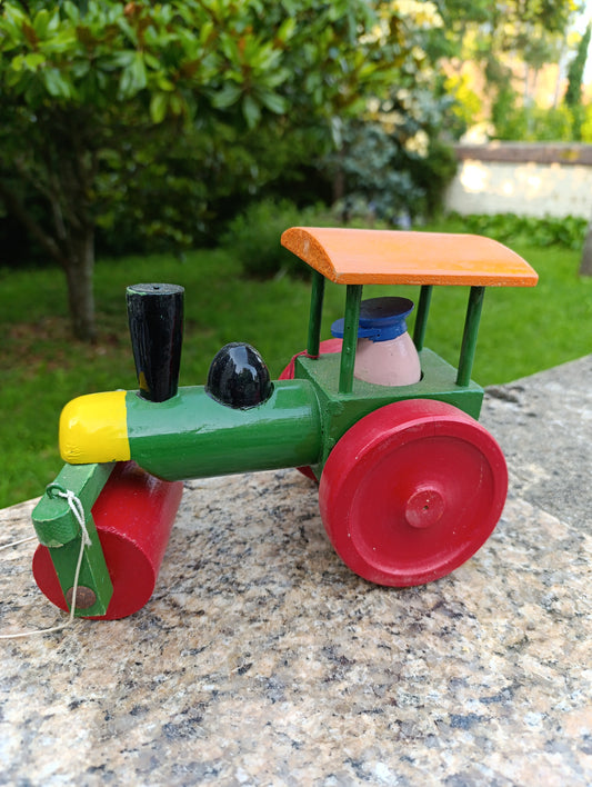 Tracteur en bois vintage à mécanisme, personnage animé