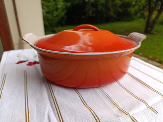 Cocotte ovale en fonte émaillée orange 30×22 cm avec couvercle