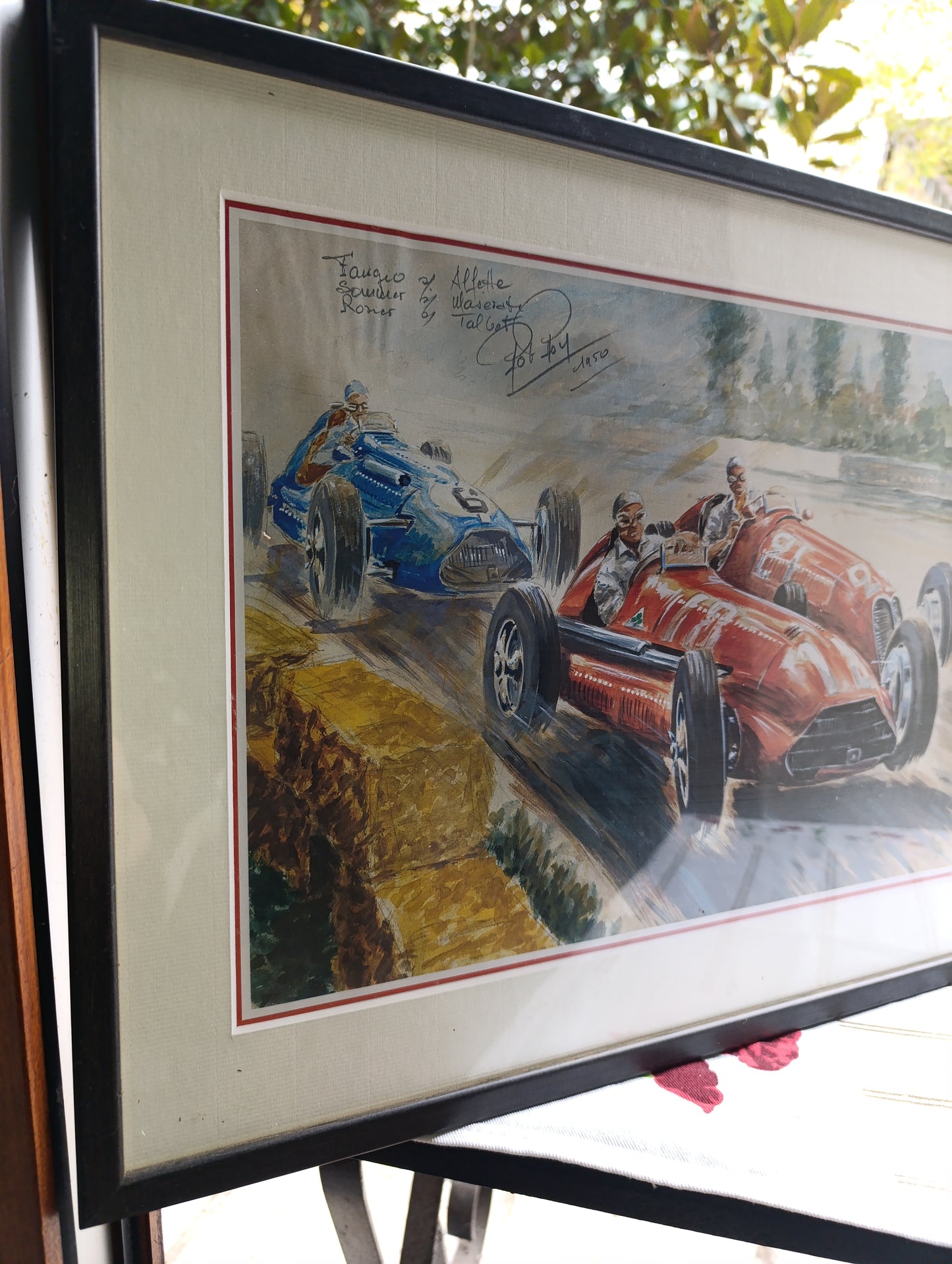 Encadré automobile vintage représentant Fangio sur Alfette, Sommer sur Maserati et Rosier sur Talbot.