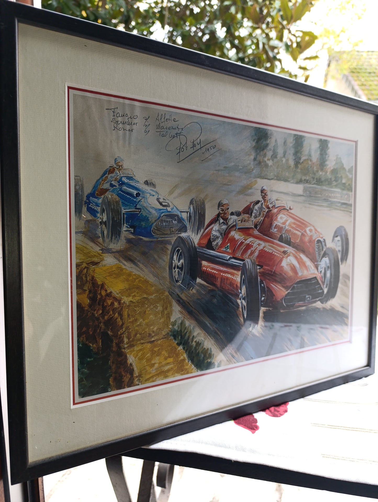 Encadré automobile vintage représentant Fangio sur Alfette, Sommer sur Maserati et Rosier sur Talbot.