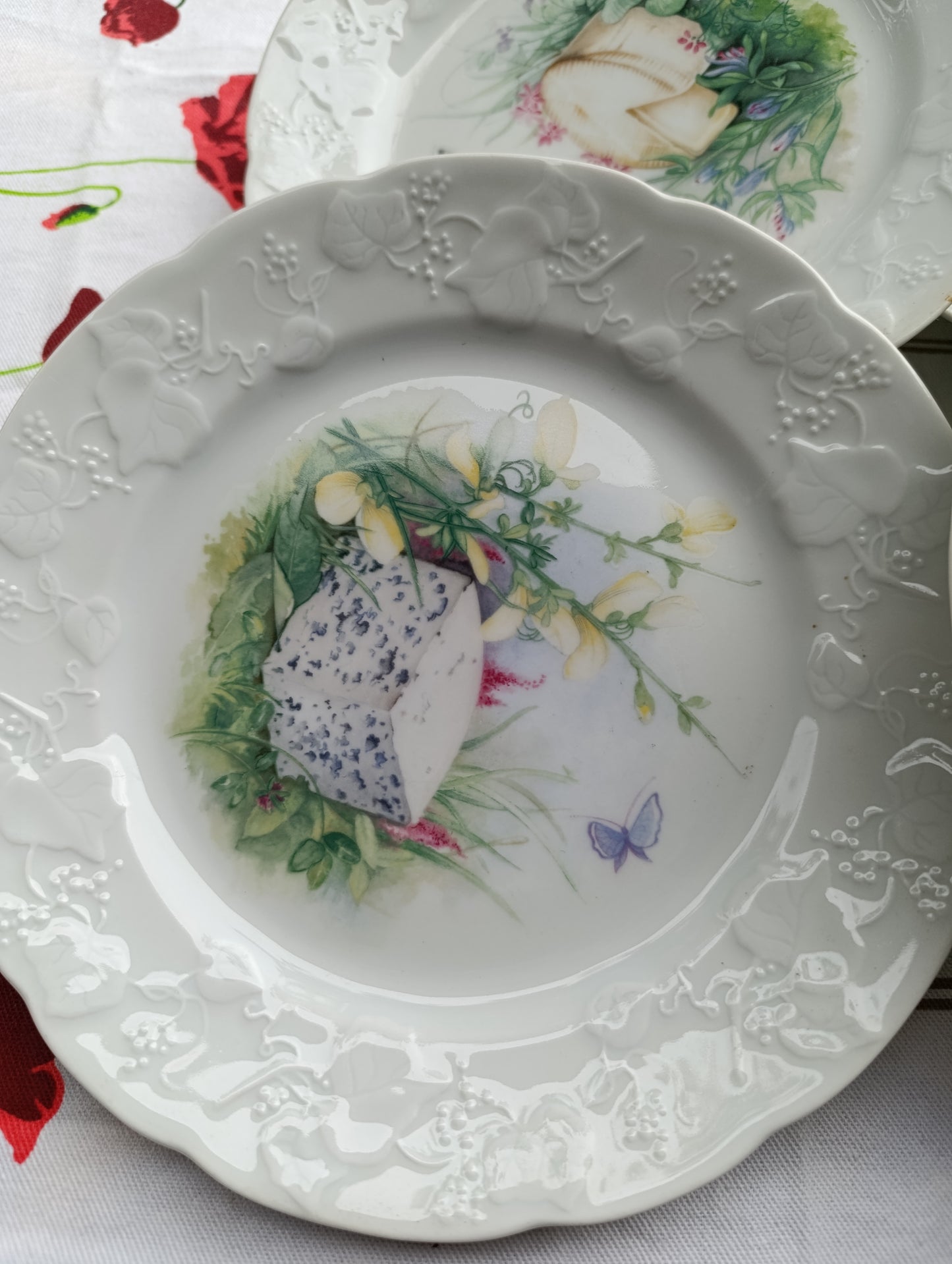 Lot de 4 assiettes en porcelaine de Limoges, série “Herbes Sauvages” – CNIP France.