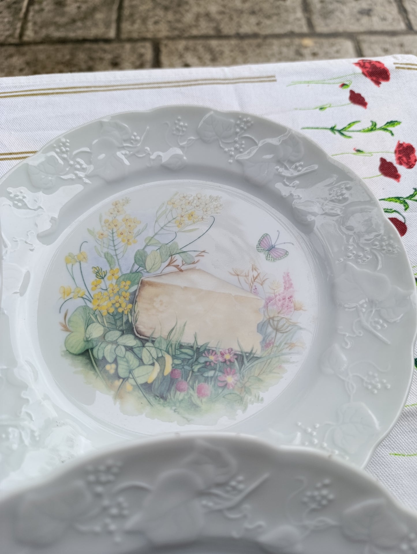 Lot de 4 assiettes en porcelaine de Limoges, série “Herbes Sauvages” – CNIP France.