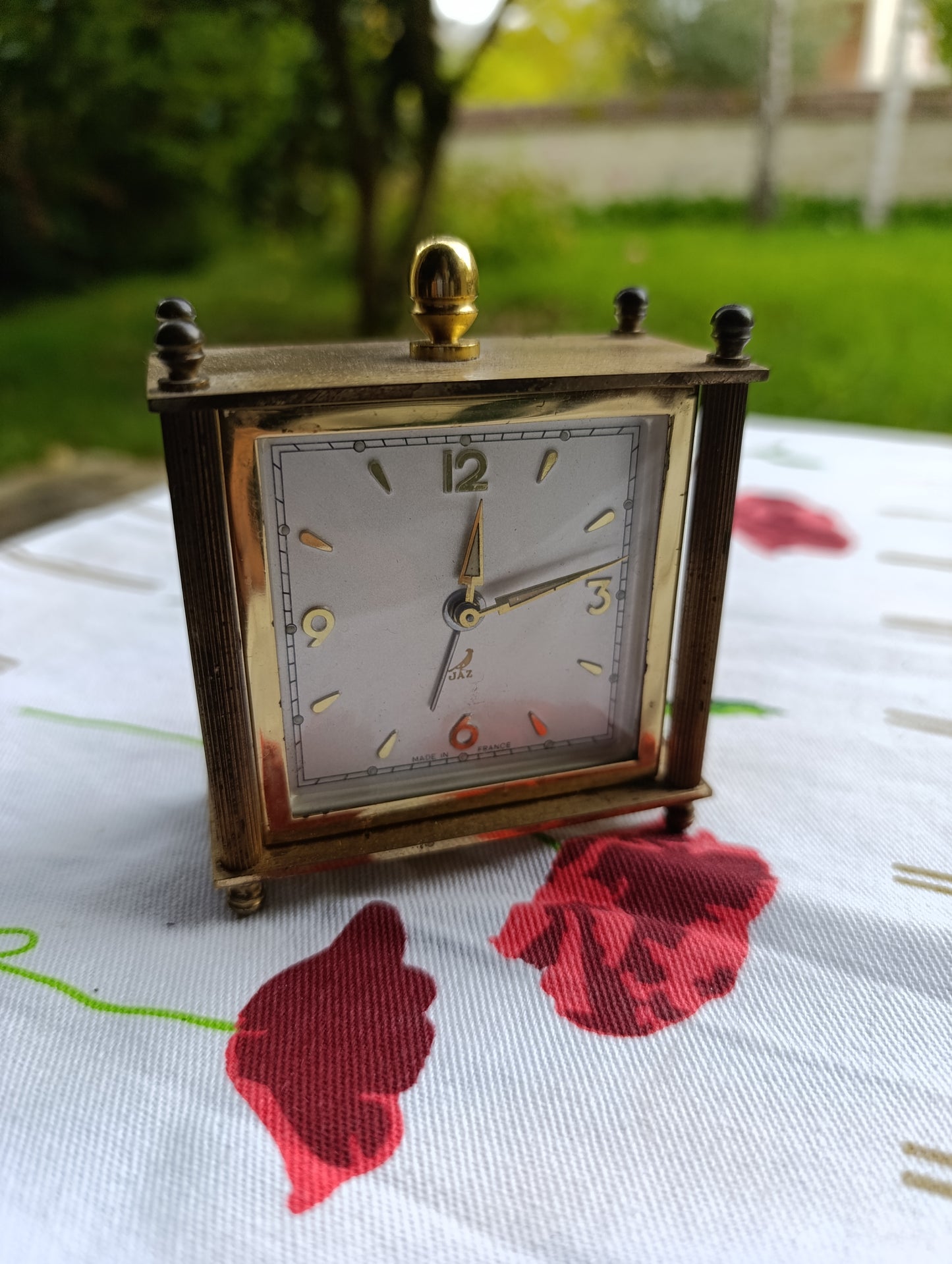 Réveil ancien JAZ en laiton doré, fabrication française.