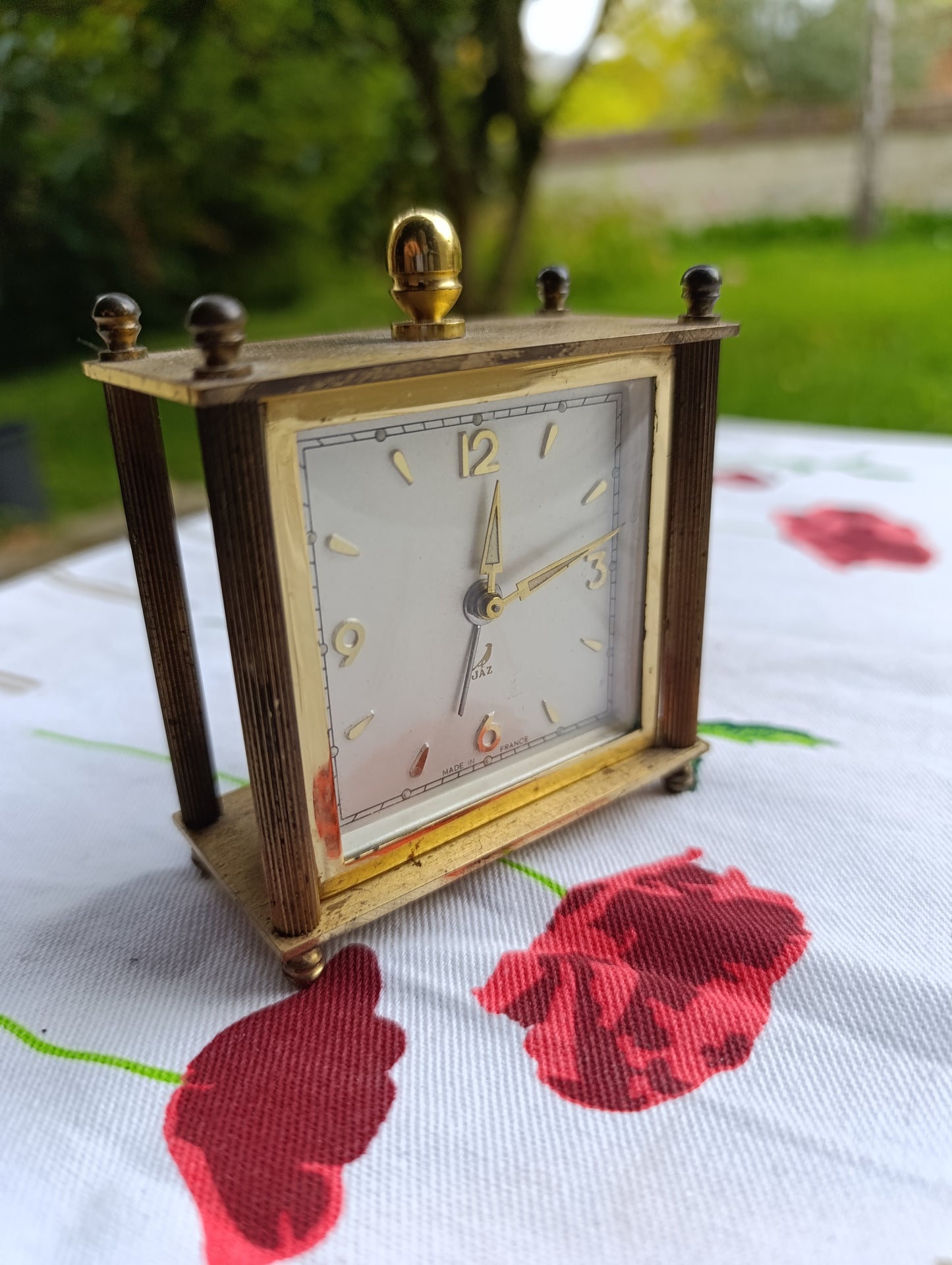 Réveil ancien JAZ en laiton doré, fabrication française.