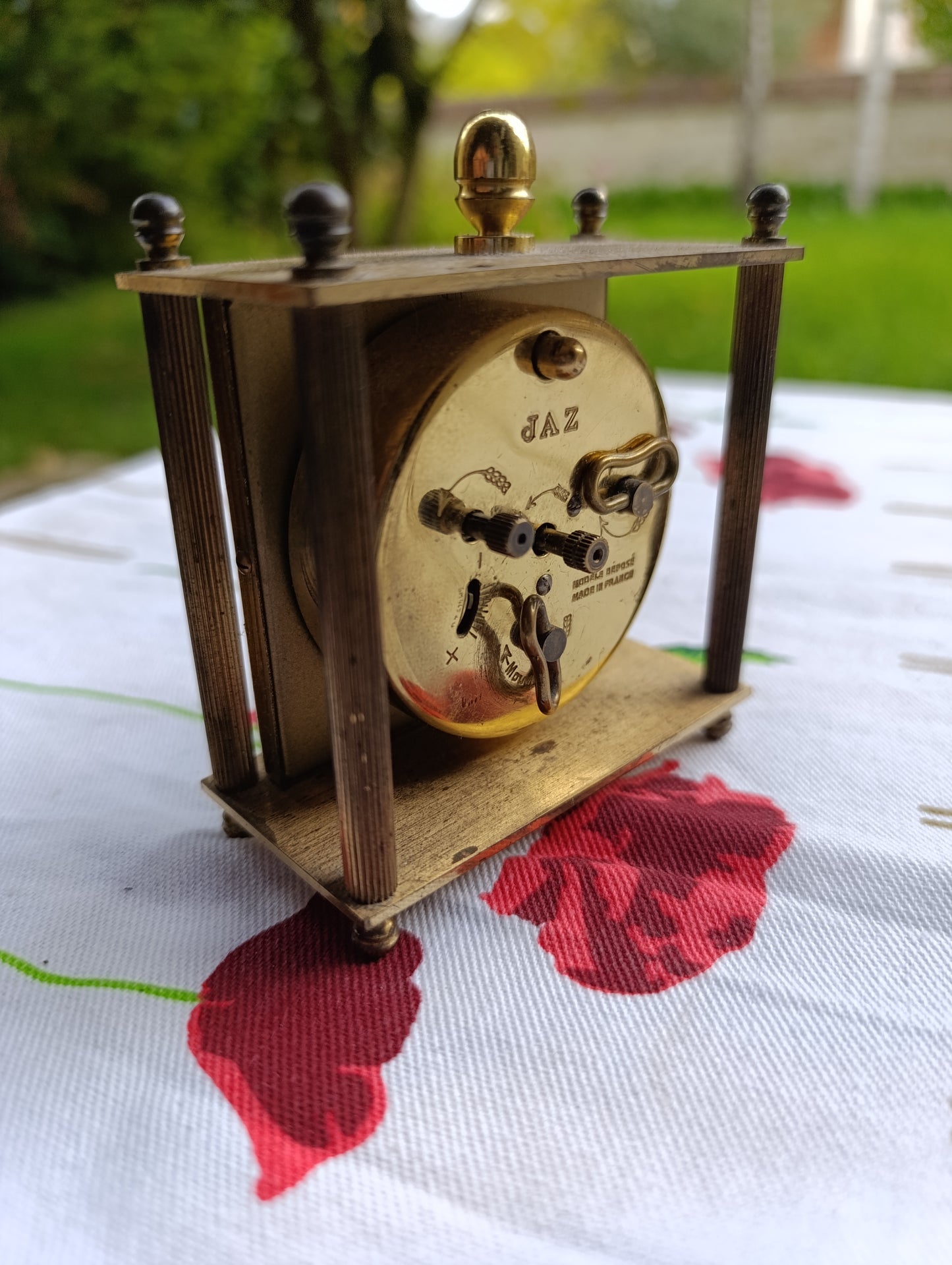 Réveil ancien JAZ en laiton doré, fabrication française.