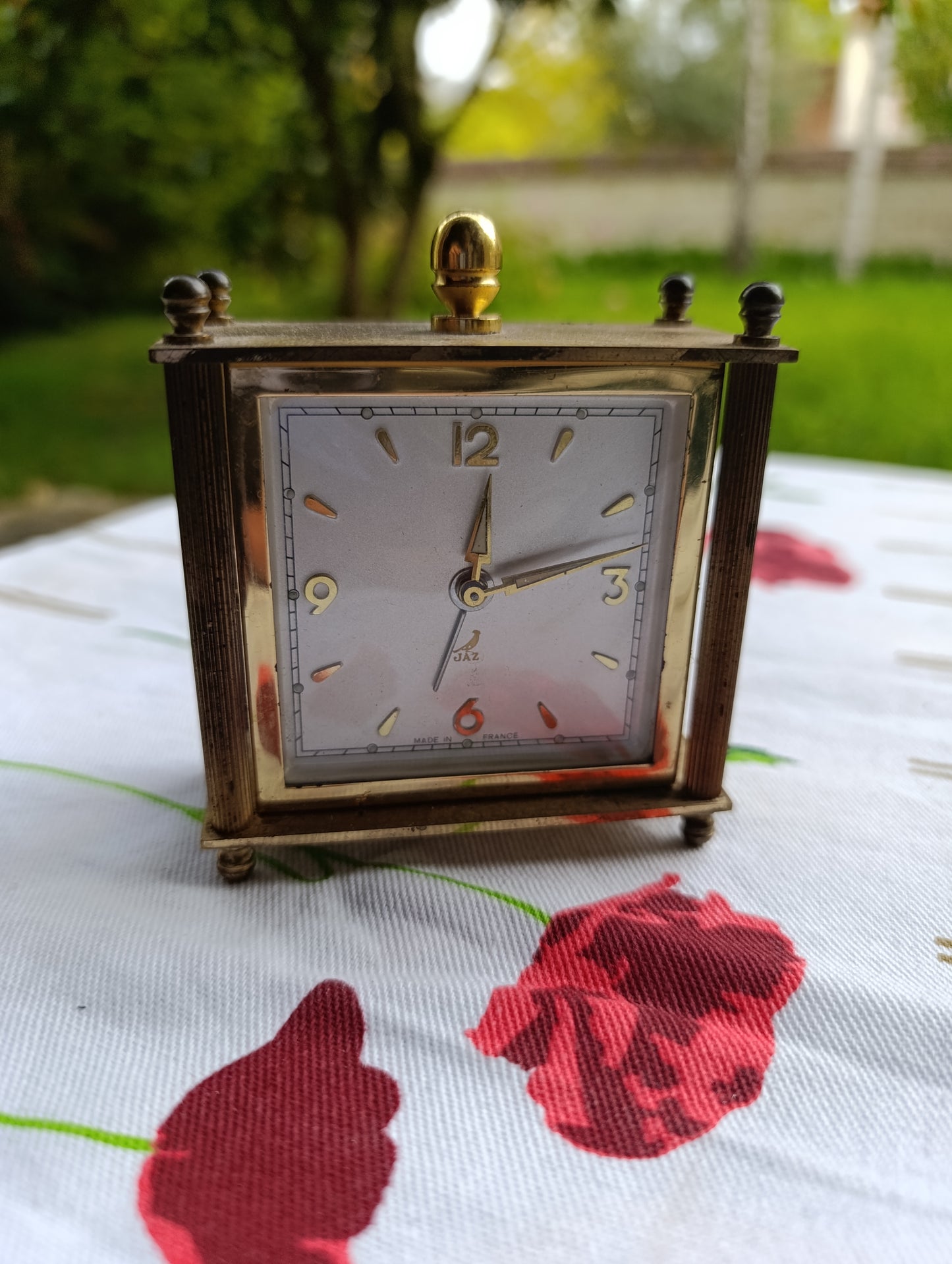 Réveil ancien JAZ en laiton doré, fabrication française.