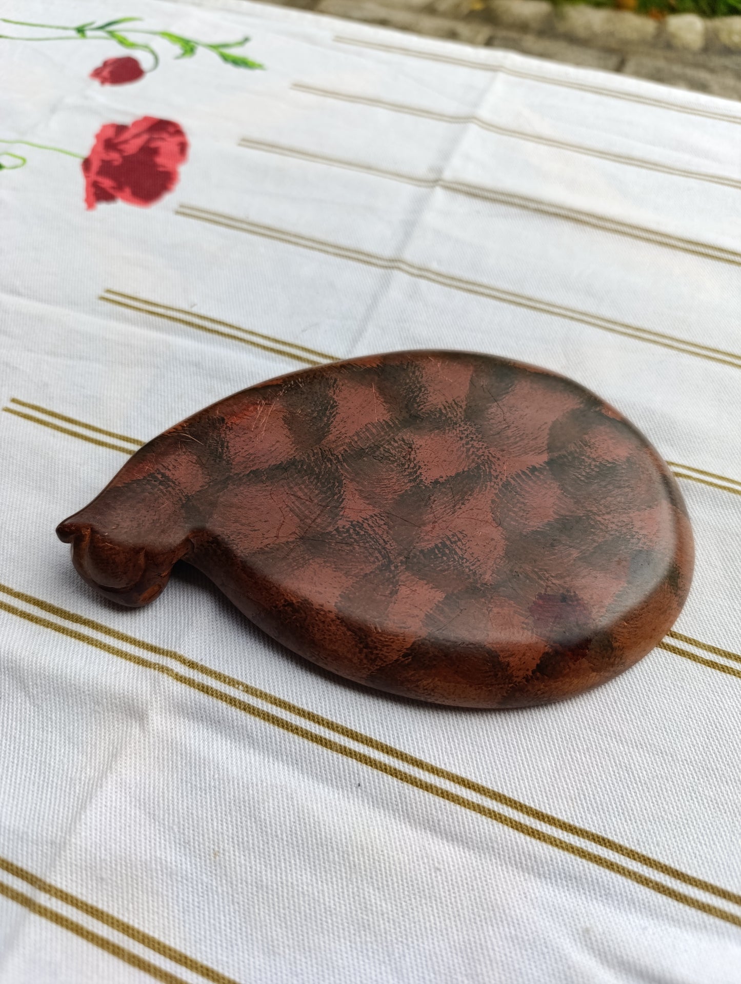 Vide-poche artisanal en bois exotique sculpté