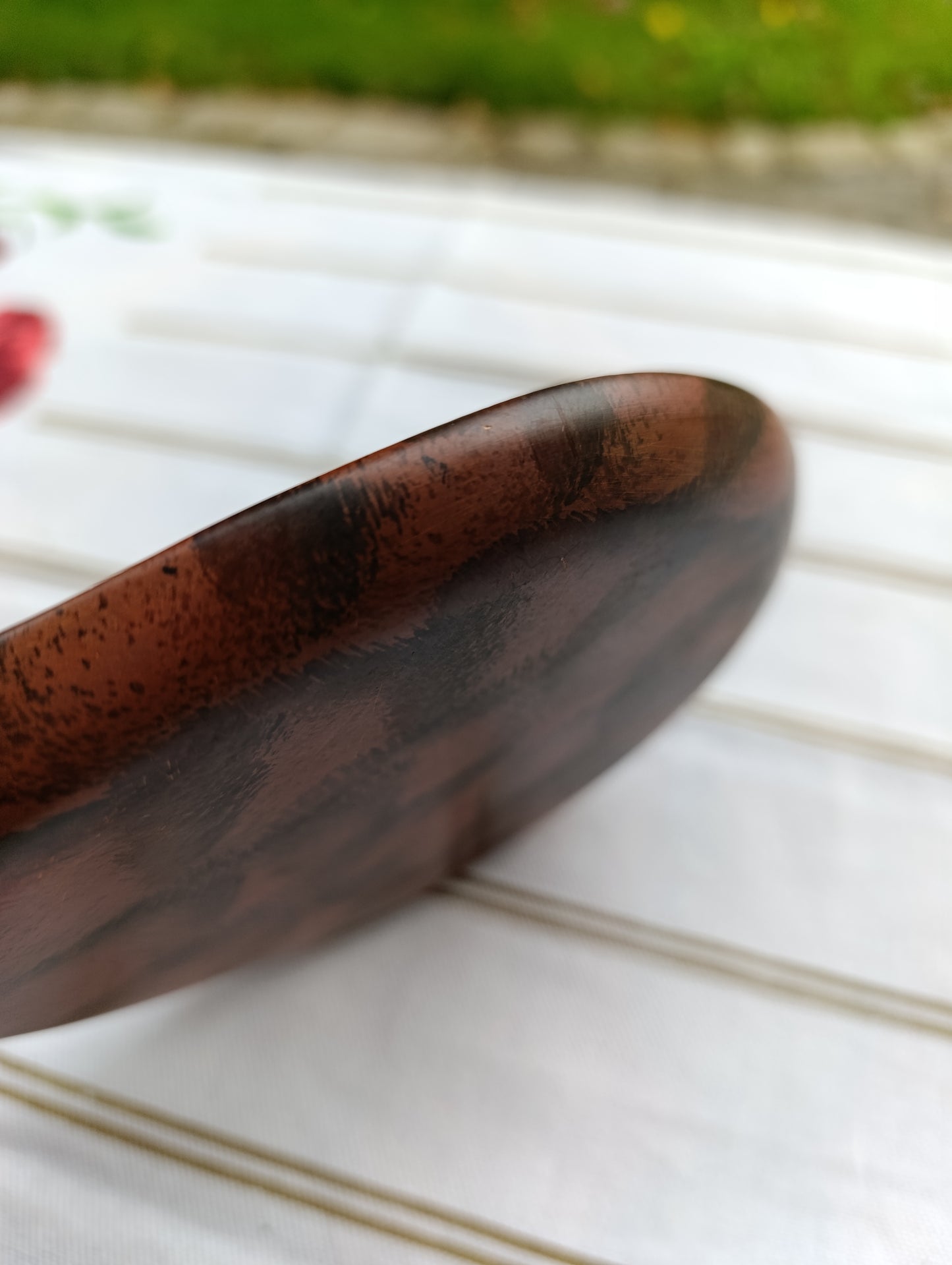 Vide-poche artisanal en bois exotique sculpté