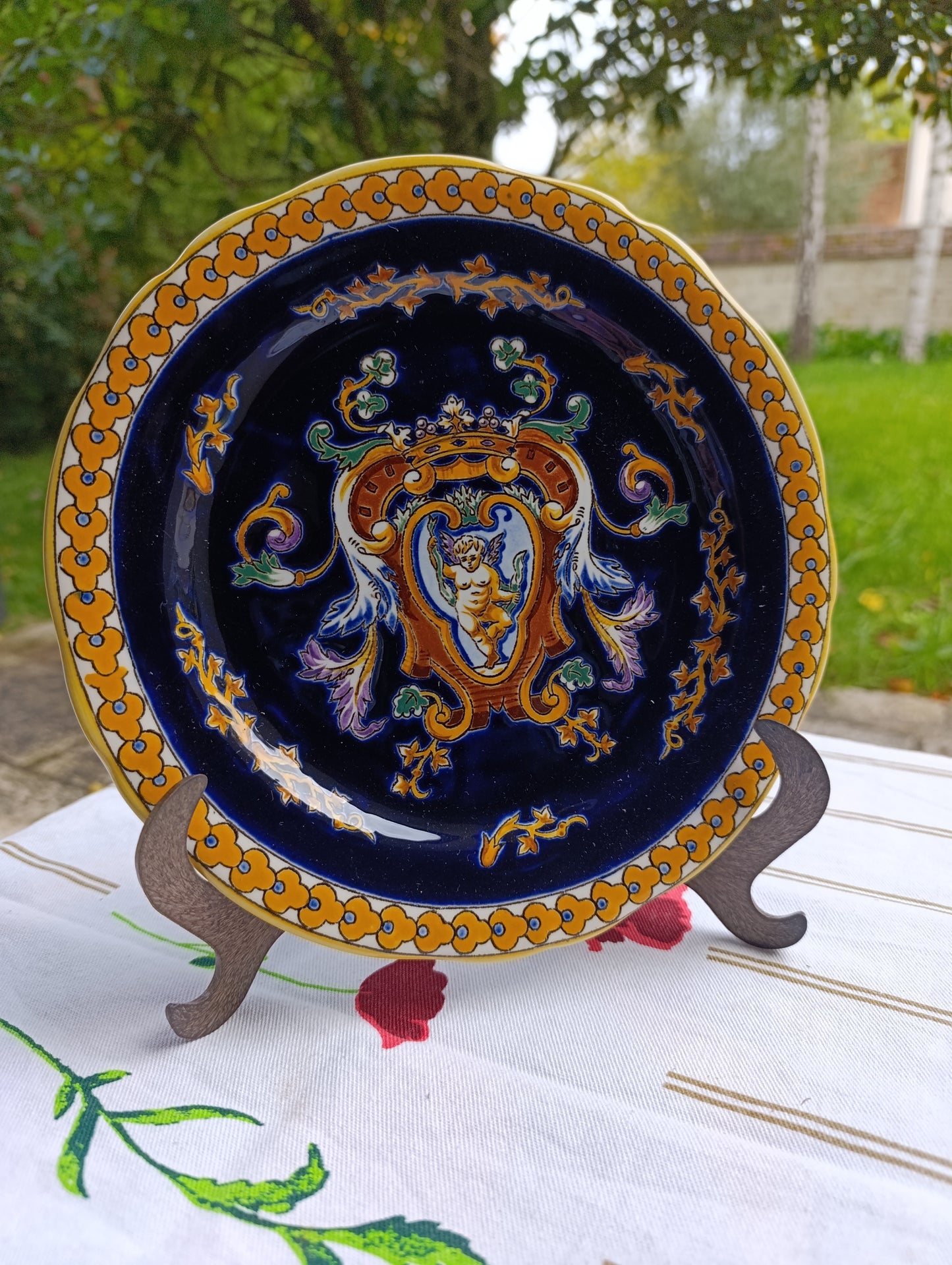 Assiette décorative Gien – Faïence peinte à la main