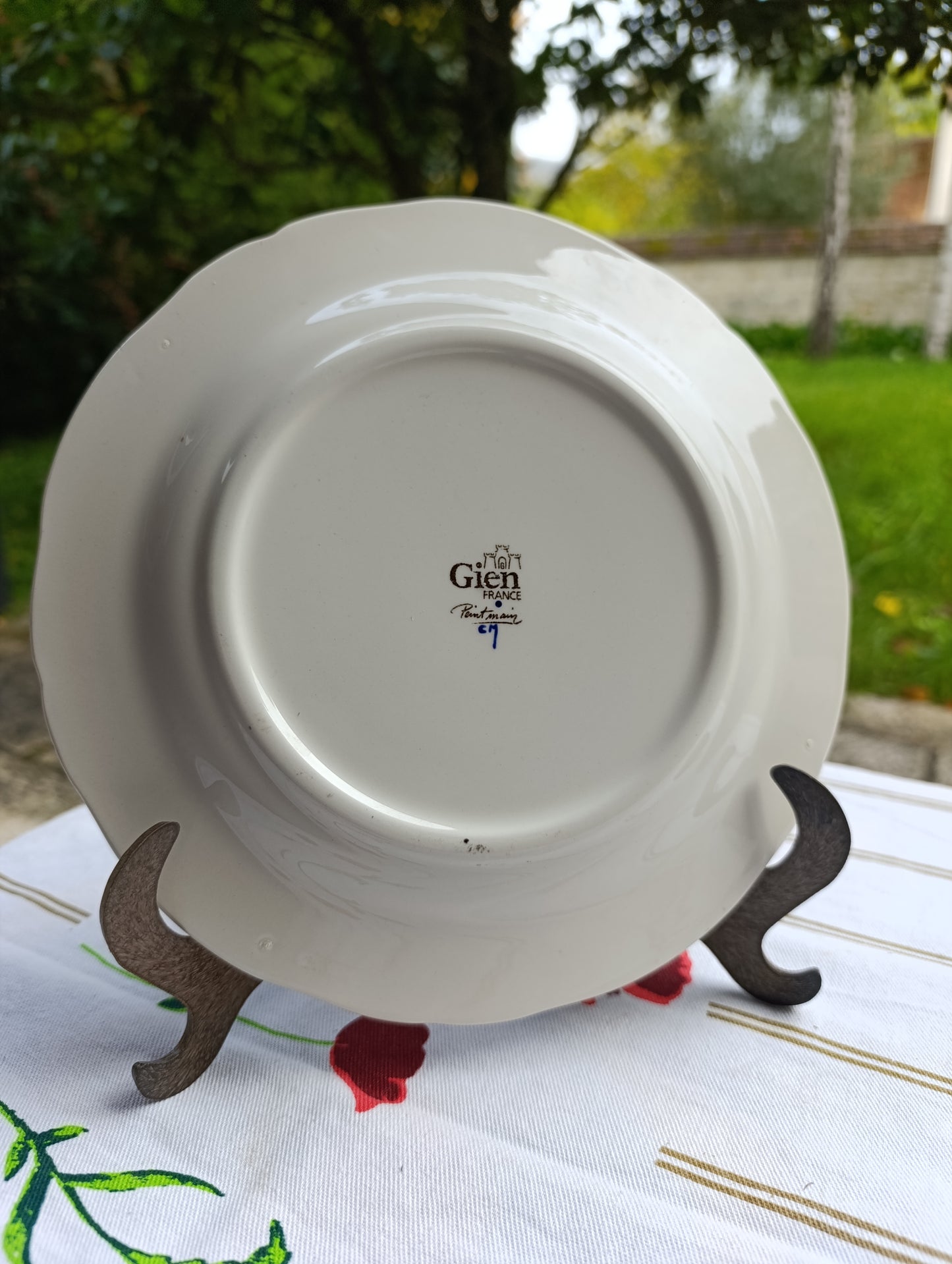 Assiette décorative Gien – Faïence peinte à la main