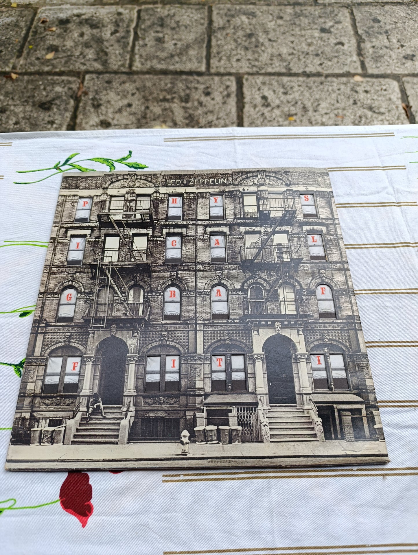 Led Zeppelin – Physical Graffiti