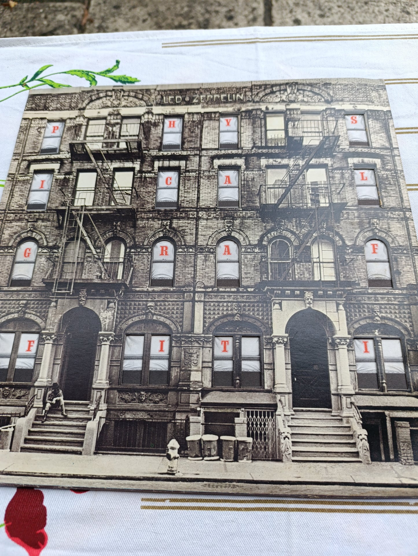Led Zeppelin – Physical Graffiti
