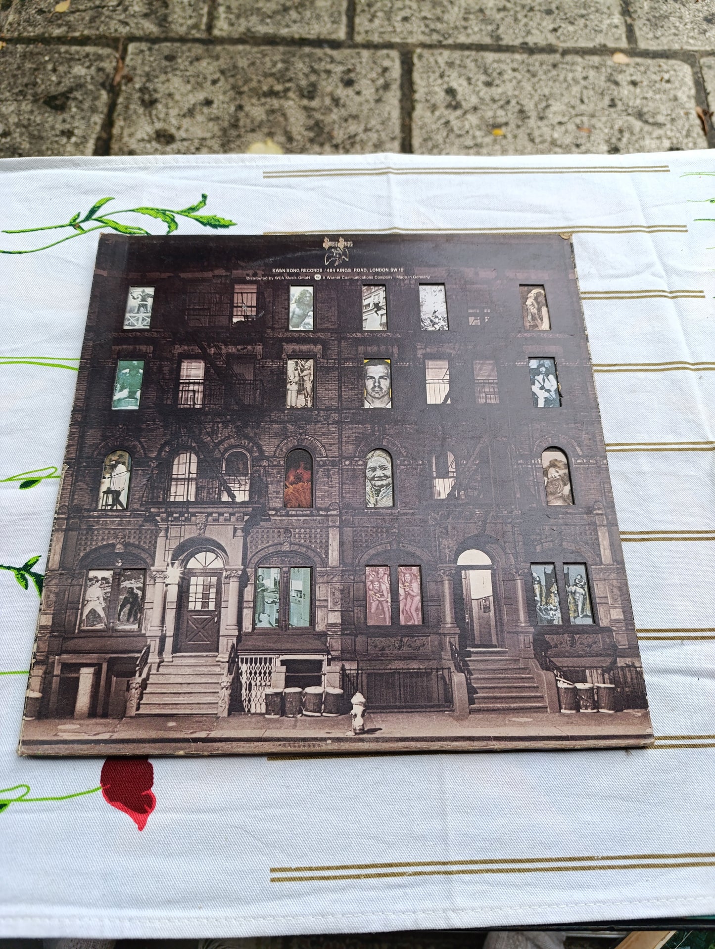 Led Zeppelin – Physical Graffiti