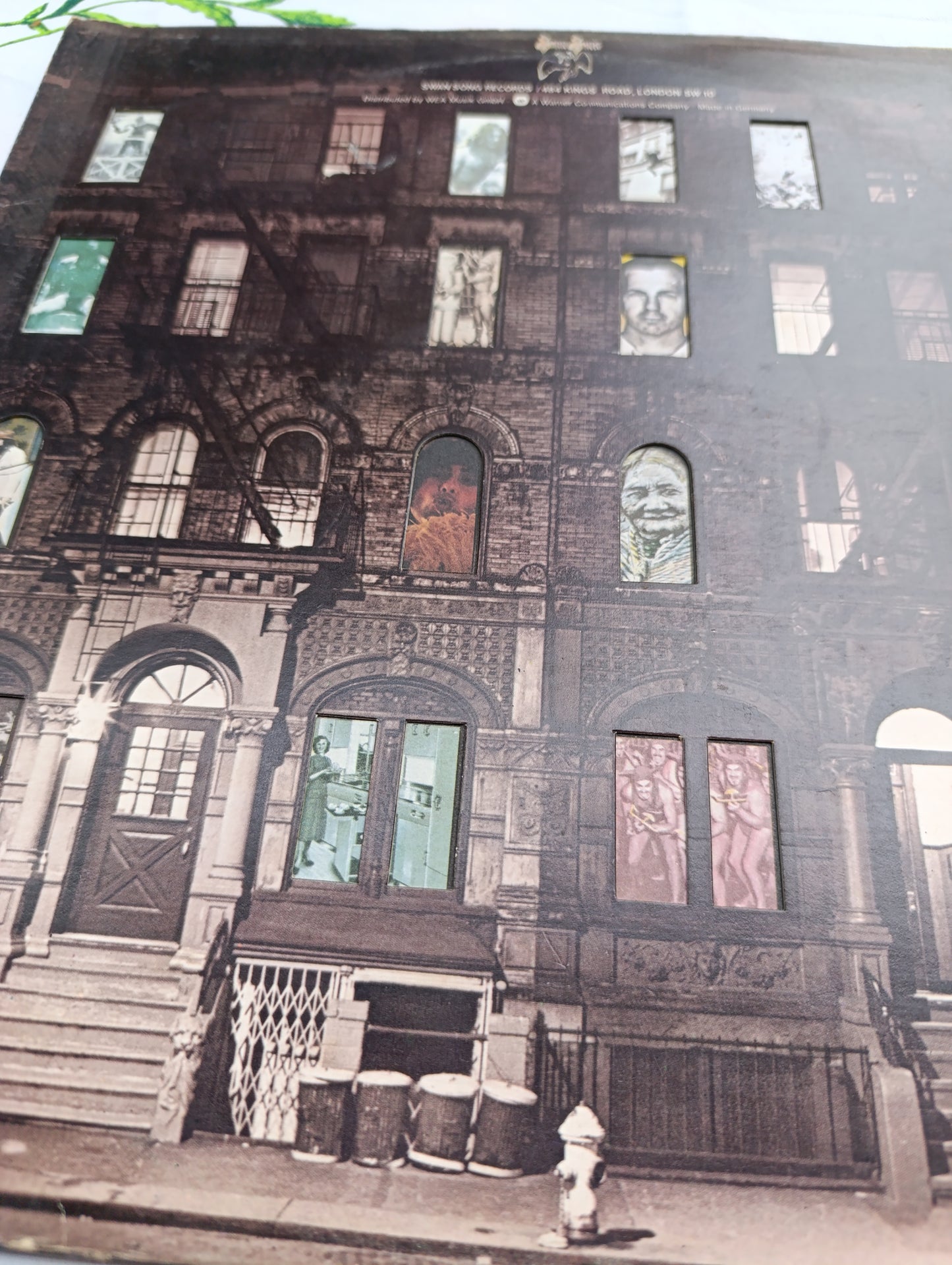 Led Zeppelin – Physical Graffiti