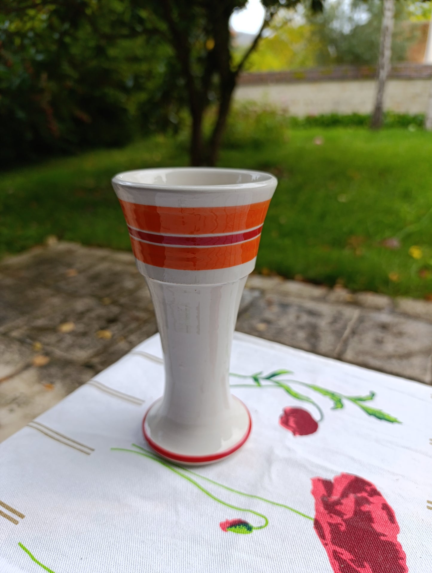 Vase vintage en faïence blanche et orange – 18 cm