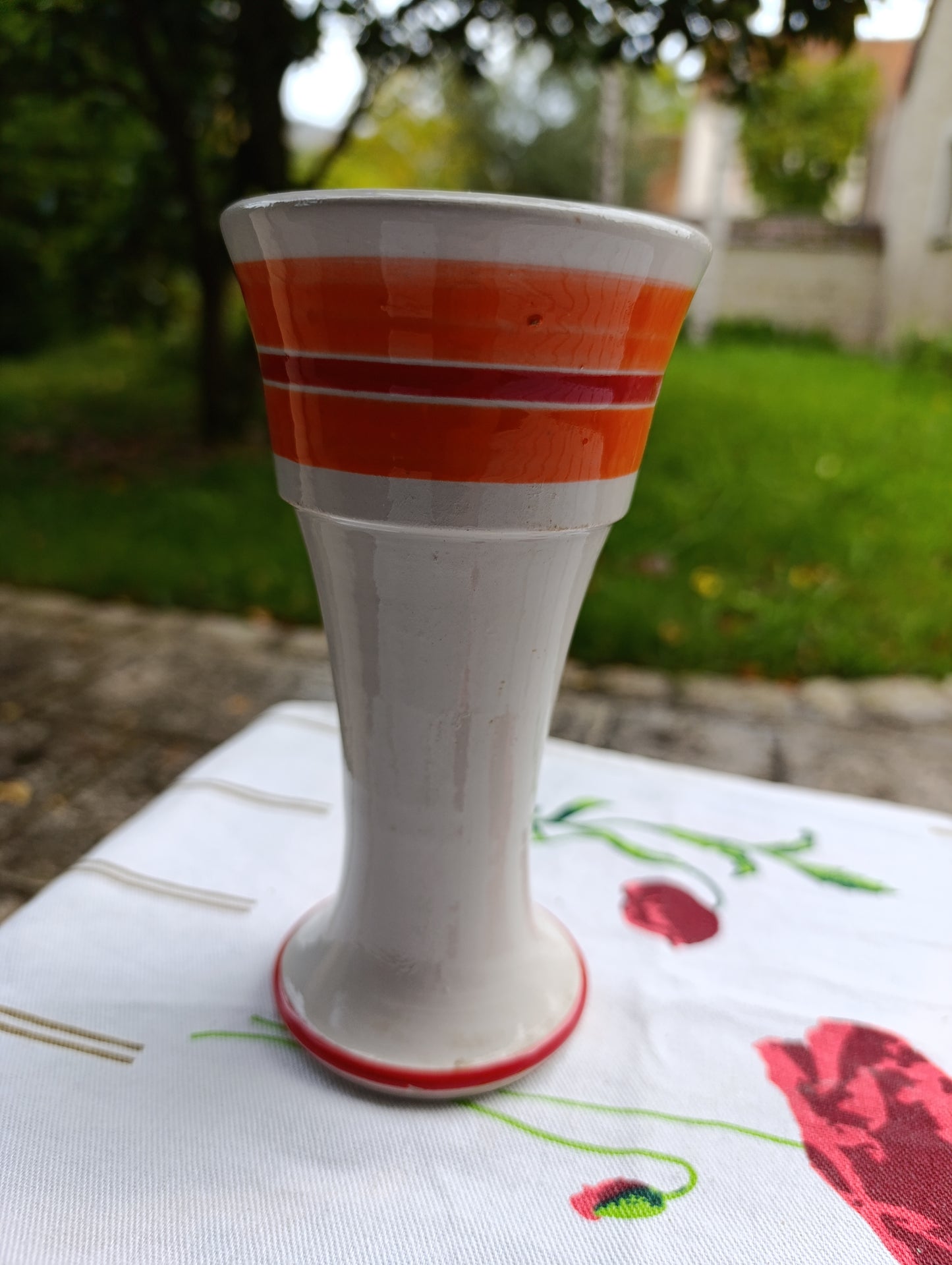 Vase vintage en faïence blanche et orange – 18 cm