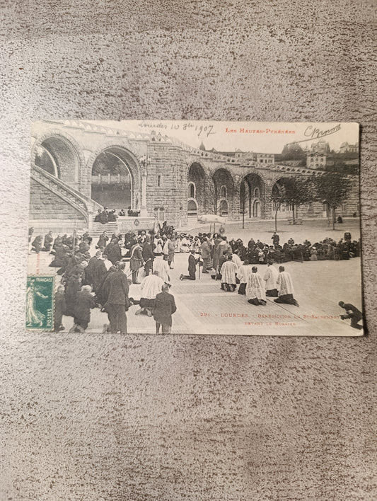 Lourdes – Bénédiction du Saint-Sacrement devant le Rosaire – carte postale ancienne