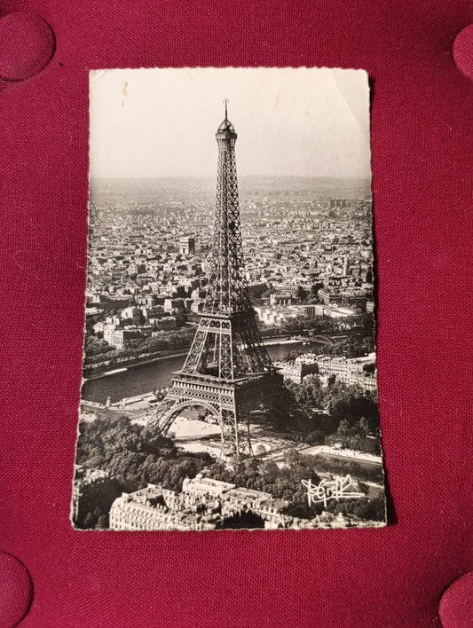 Paris – Vue aérienne de la Tour Eiffel, la Seine et l’Arc de Triomphe
