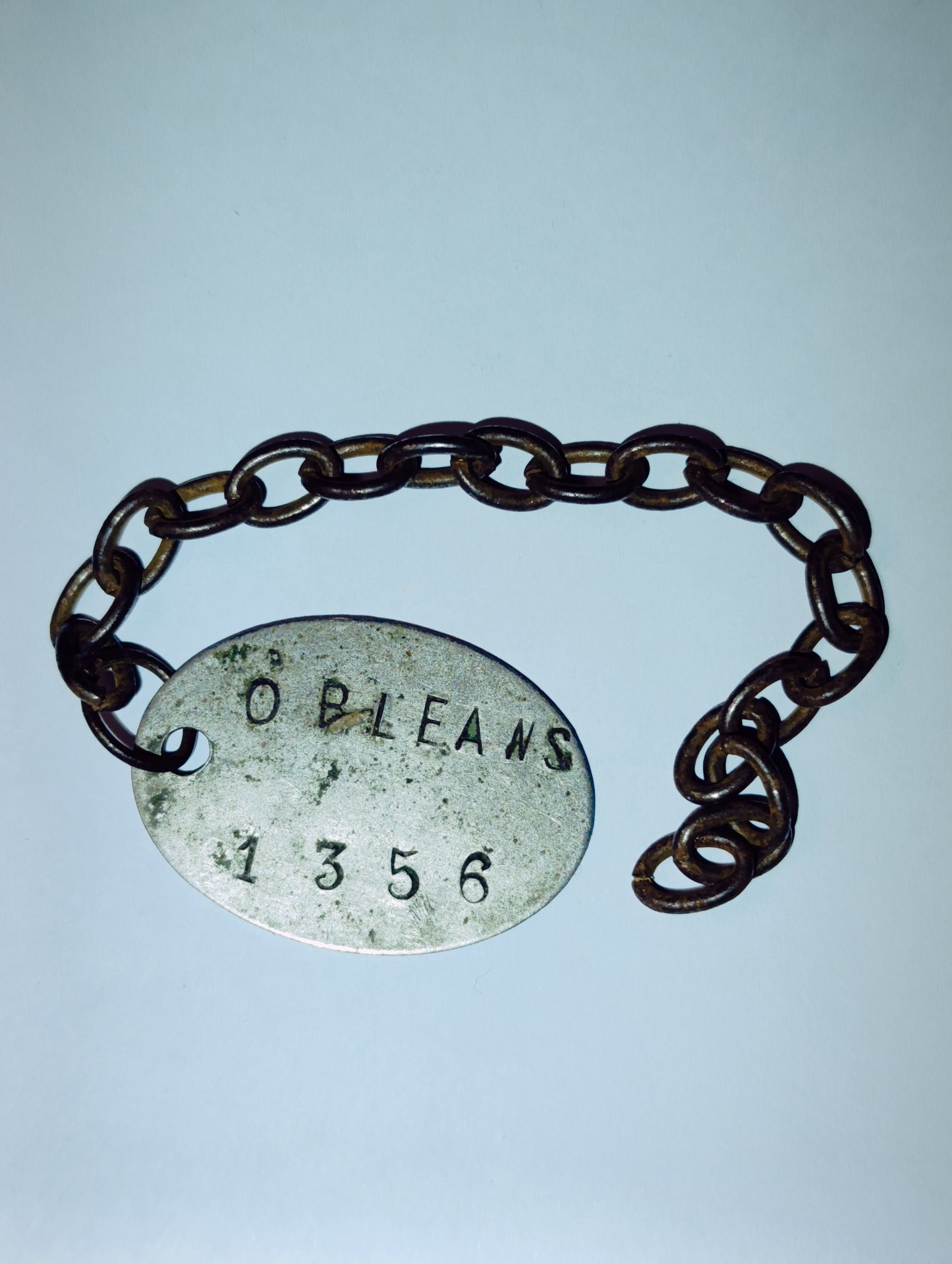 Plaque d’identification ancienne avec chaîne – Pouzeaud Julien / Orléans