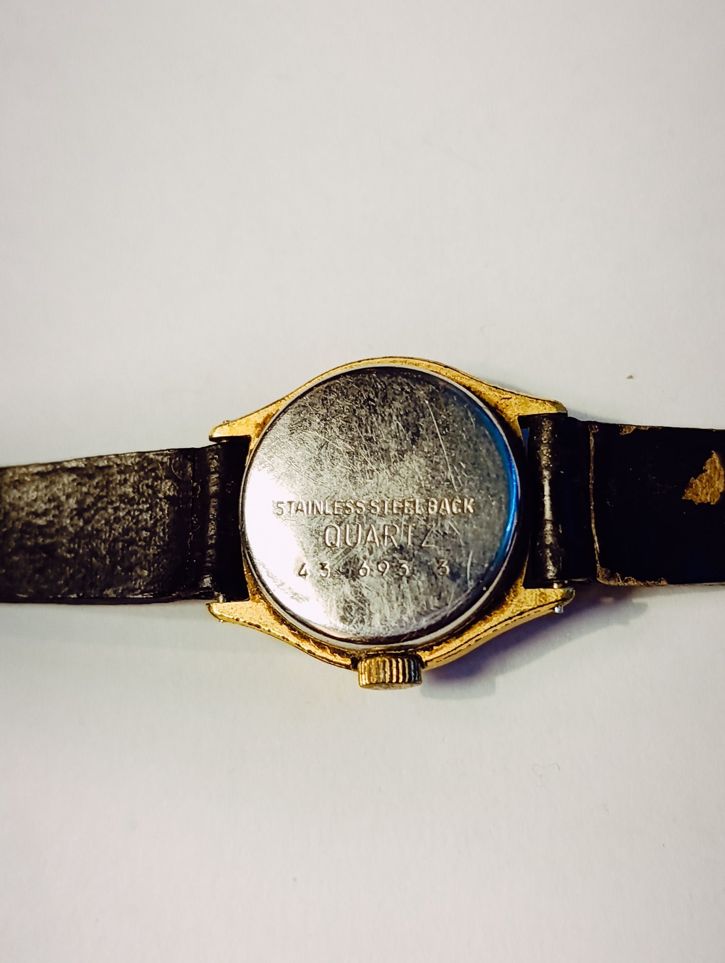 Montre Yema Paris quartz vintage dorée