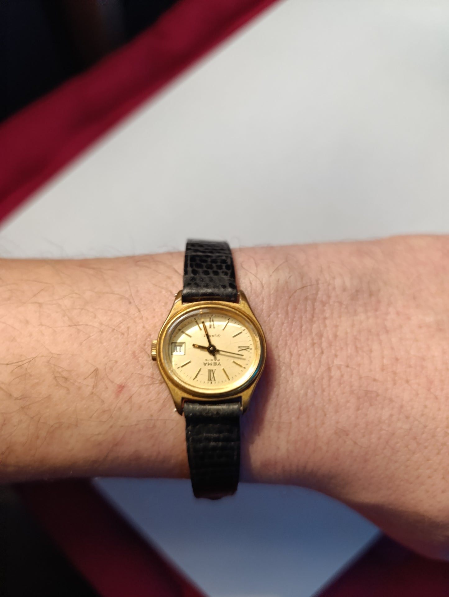 Montre Yema Paris quartz vintage dorée