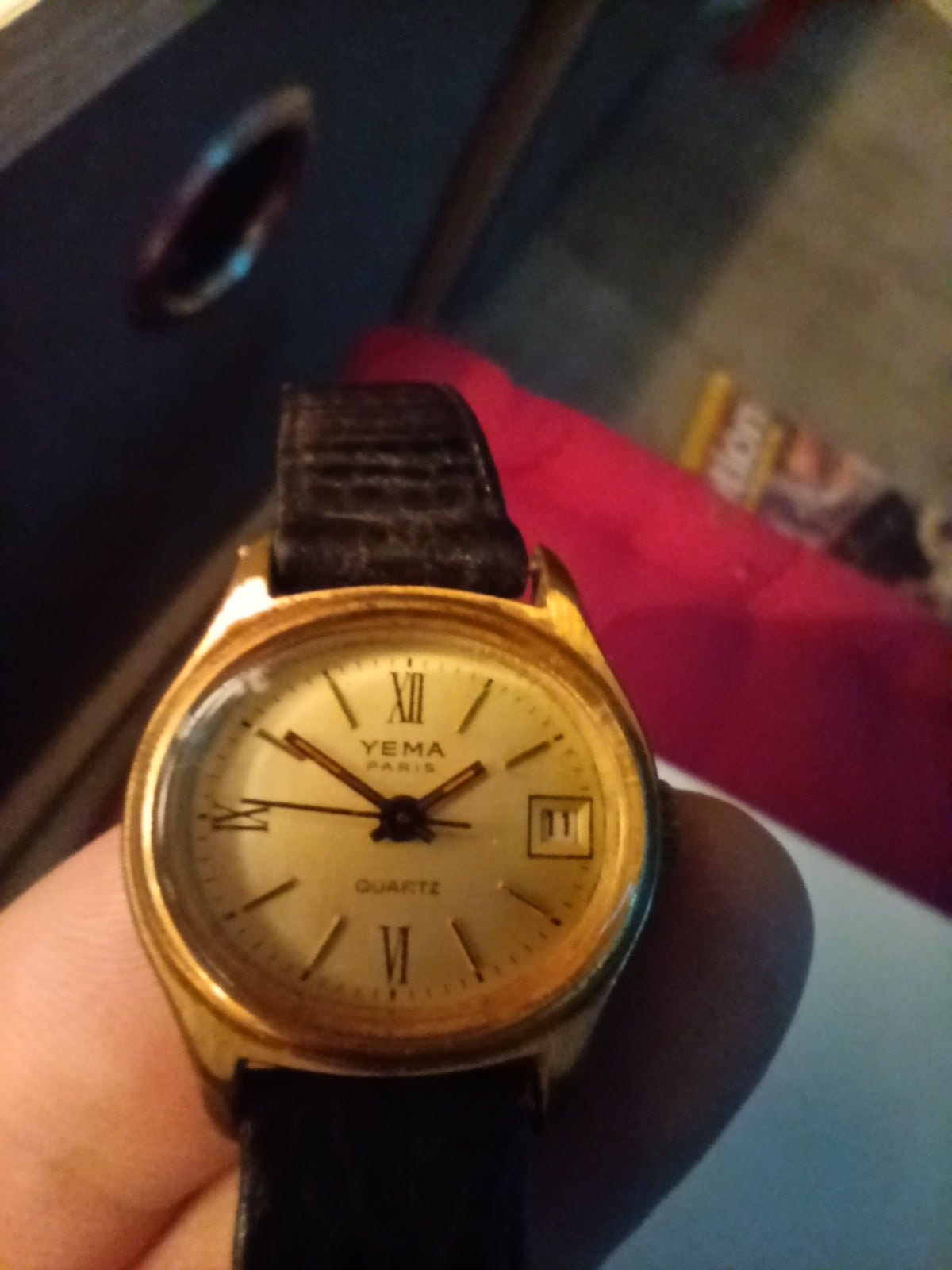 Montre Yema Paris quartz vintage dorée