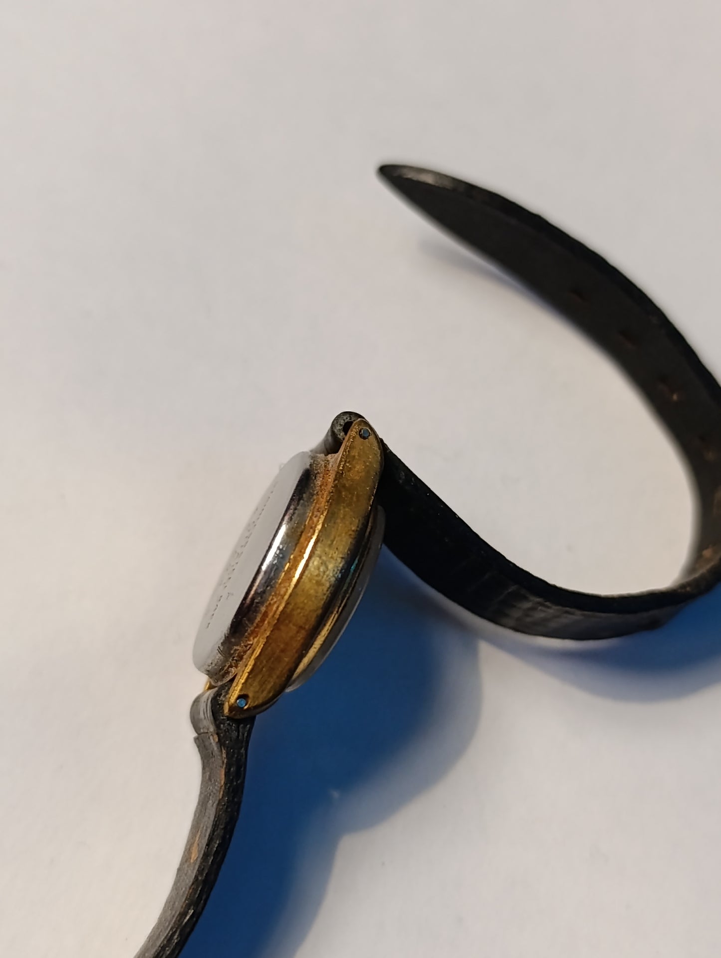 Montre Yema Paris quartz vintage dorée