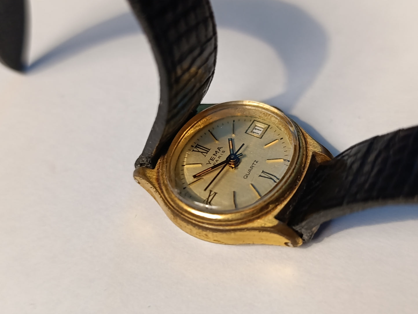 Montre Yema Paris quartz vintage dorée