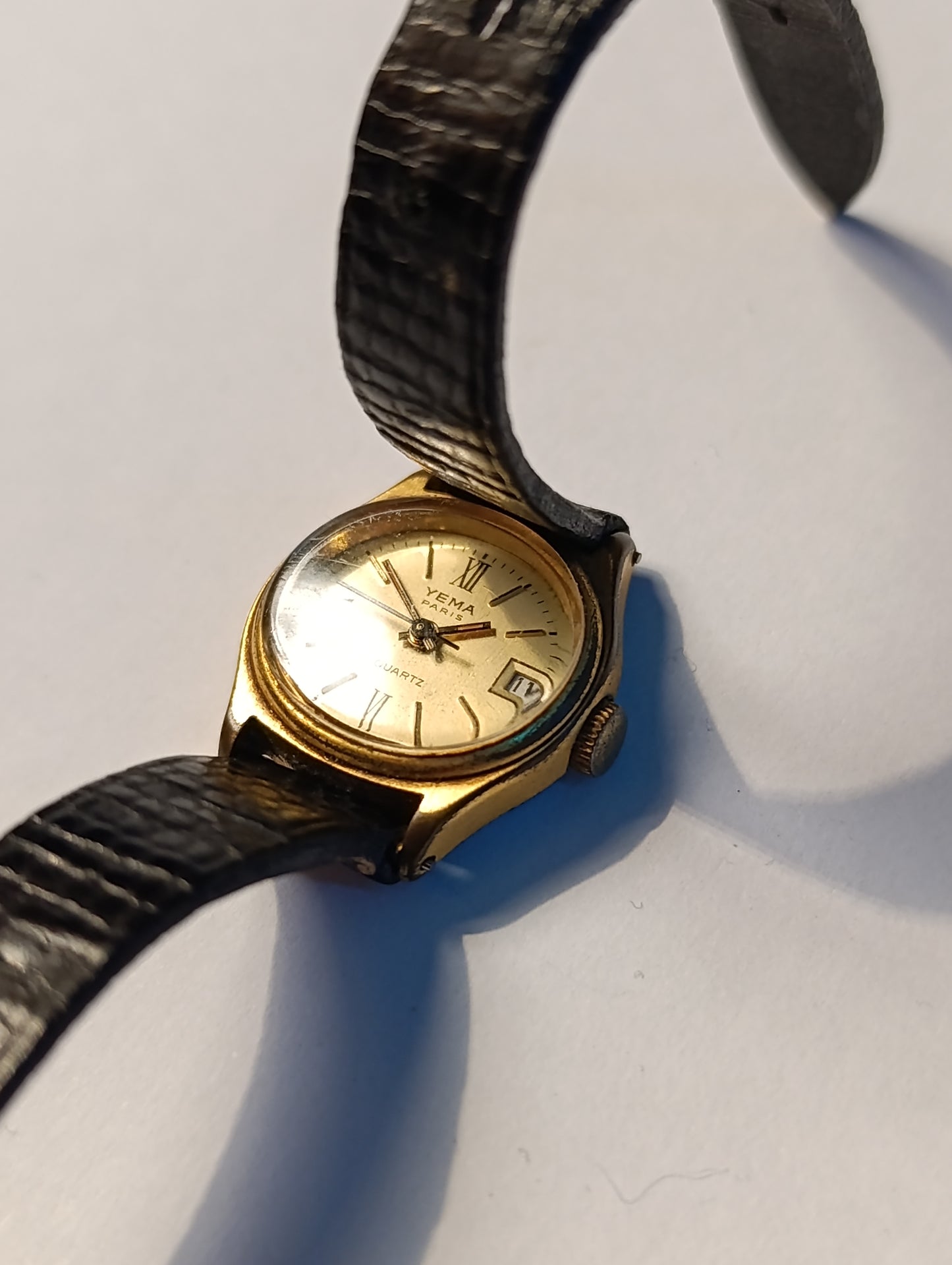 Montre Yema Paris quartz vintage dorée