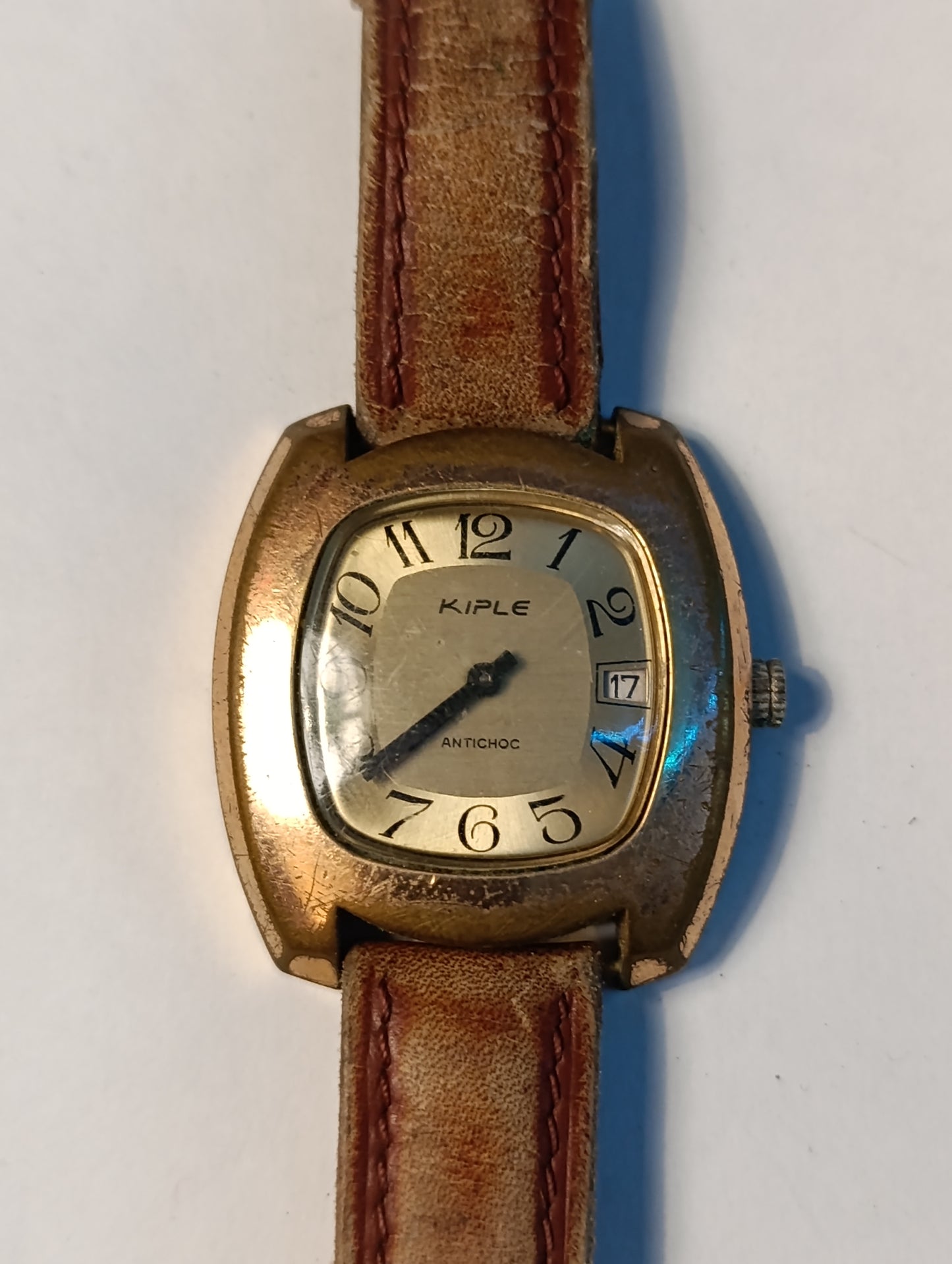 Montre vintage Kiple Antichoc boîtier doré carrée avec date bracelet cuir ancien