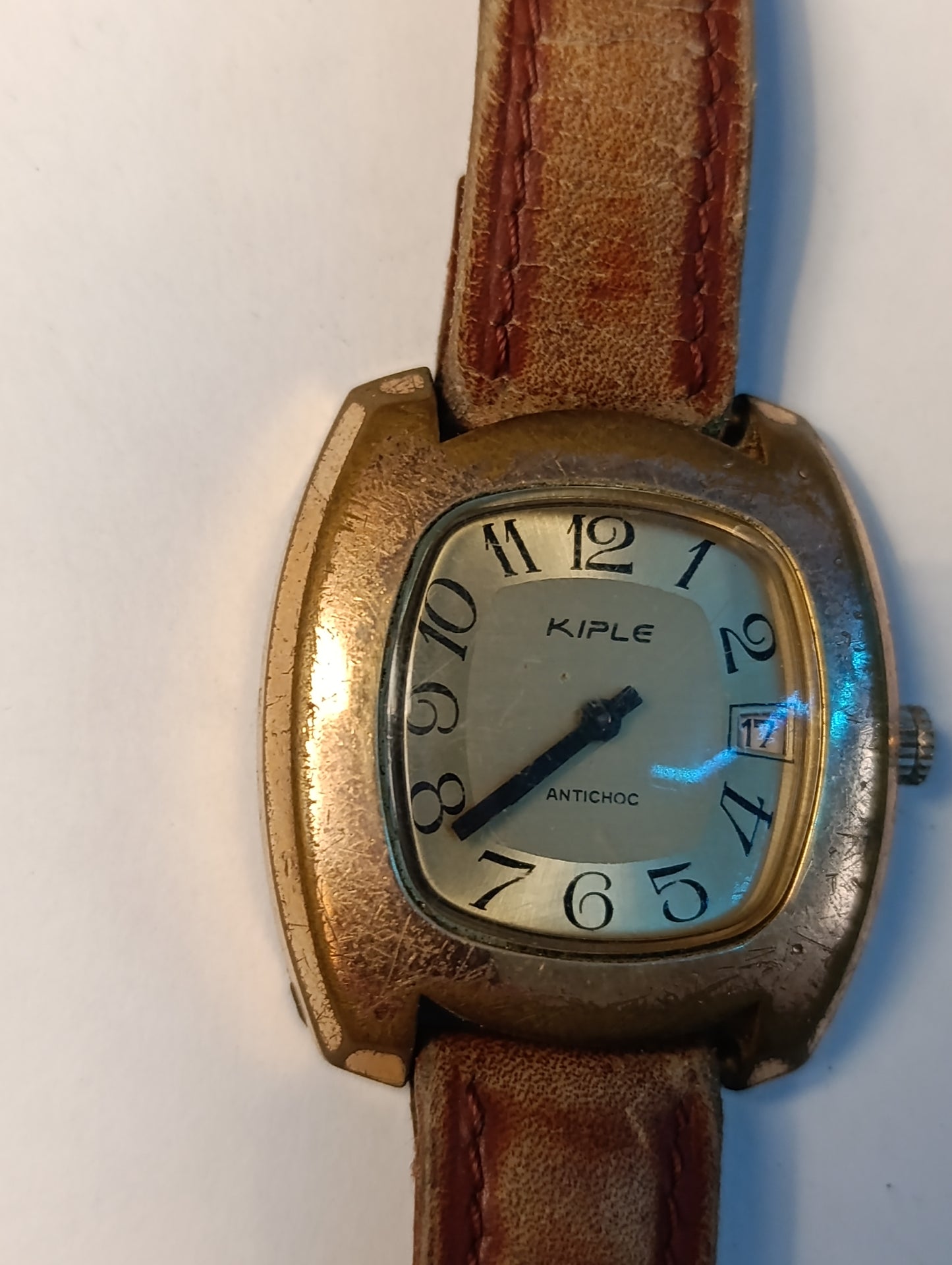 Montre vintage Kiple Antichoc boîtier doré carrée avec date bracelet cuir ancien