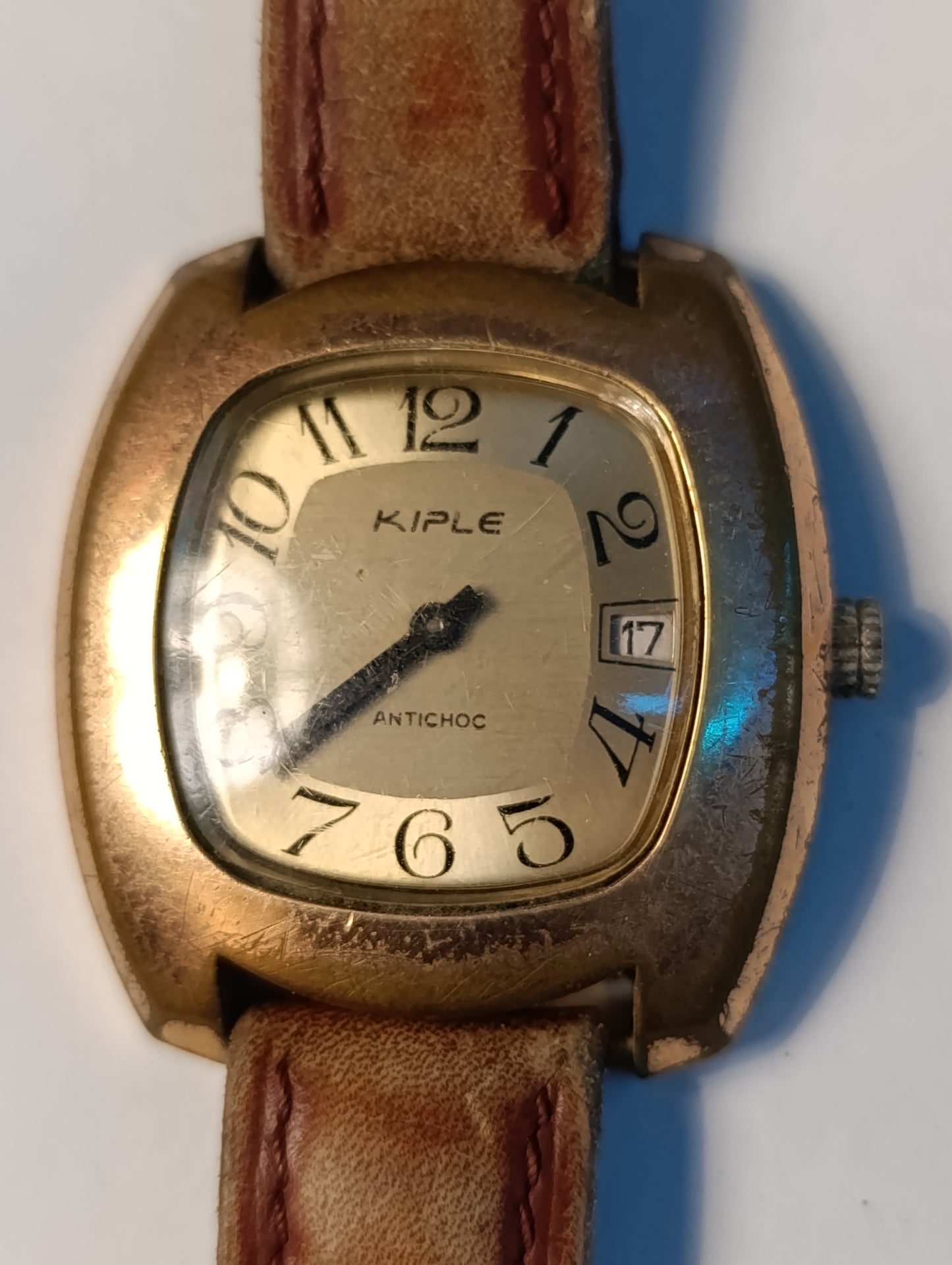Montre vintage Kiple Antichoc boîtier doré carrée avec date bracelet cuir ancien