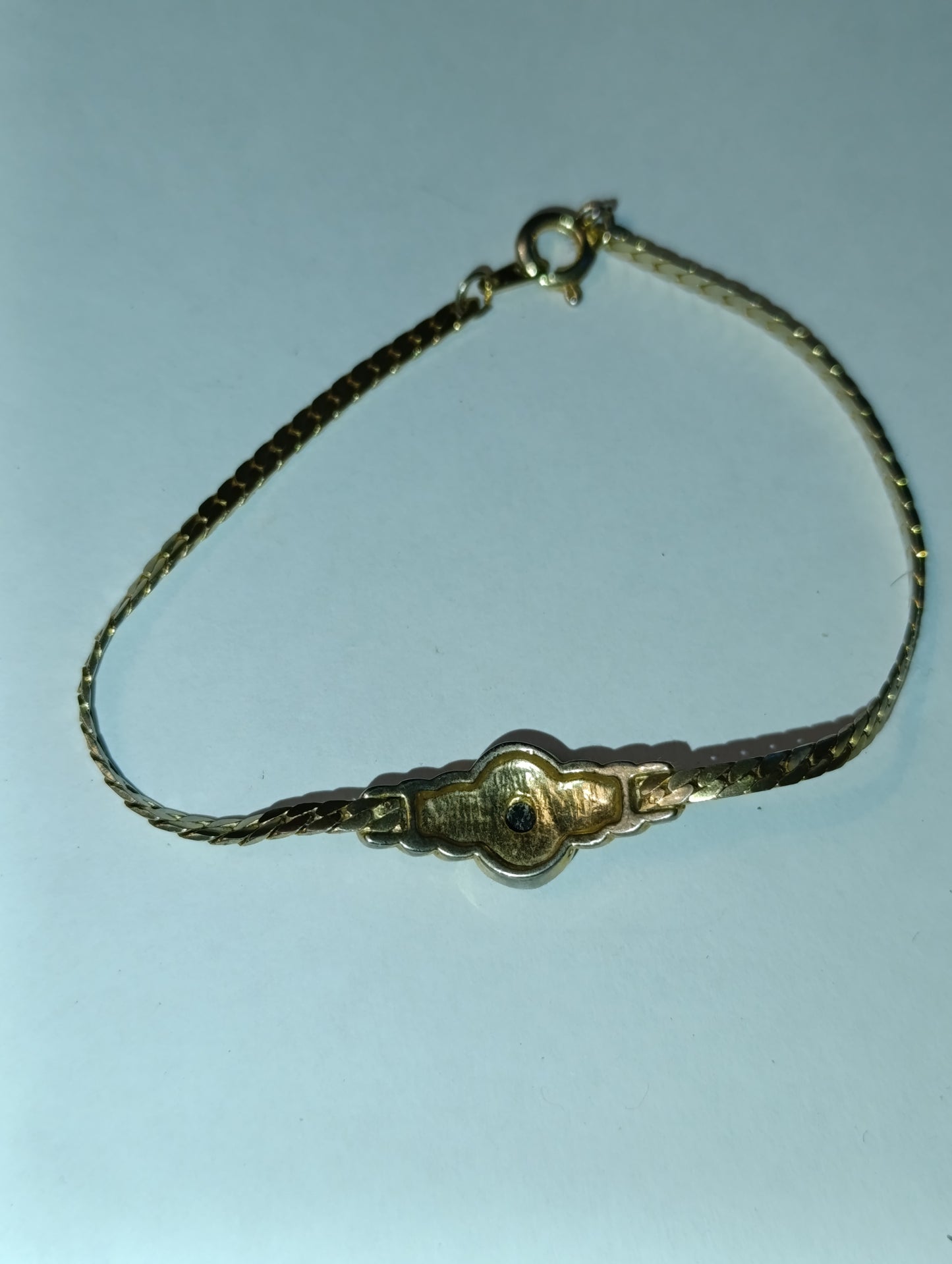 Bracelet fantaisie vintage doré à motif central strass et pierre noire