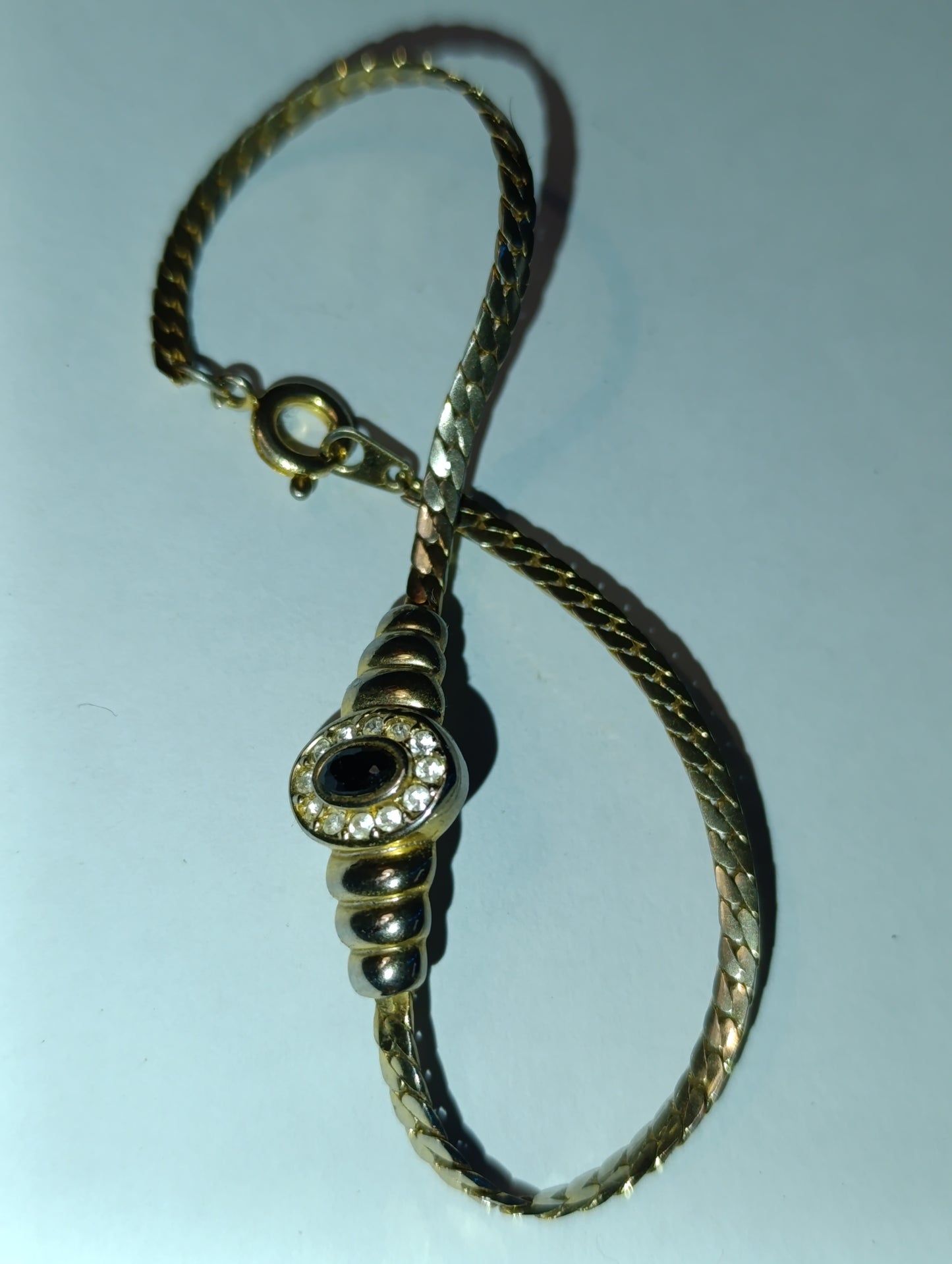 Bracelet fantaisie vintage doré à motif central strass et pierre noire