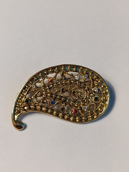 Broche fantaisie vintage dorée ajourée à strass multicolores forme feuille