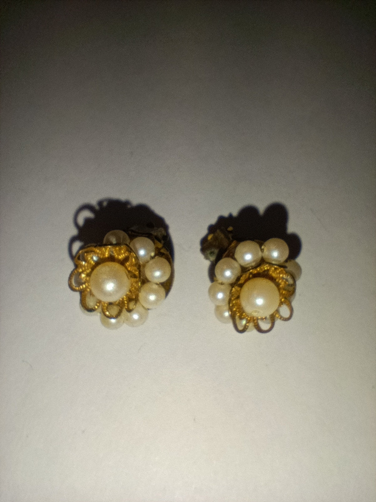Boucles d’oreilles fantaisie vintage à perles blanches dorées clips
